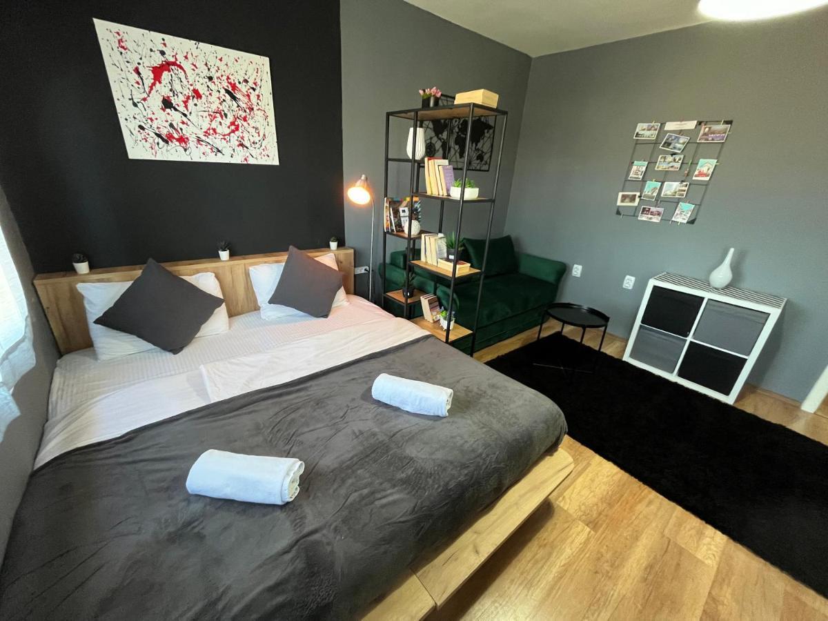 M - Square Private Rooms Skopje Eksteriør bilde