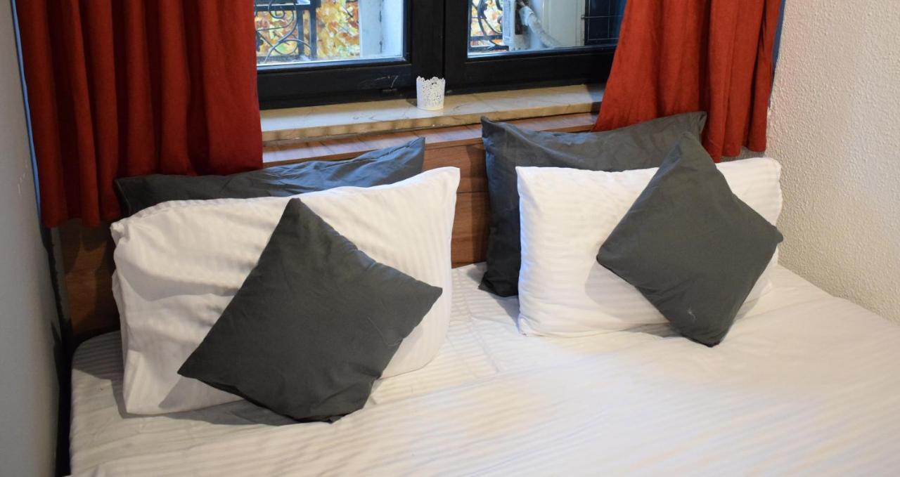 M - Square Private Rooms Skopje Eksteriør bilde