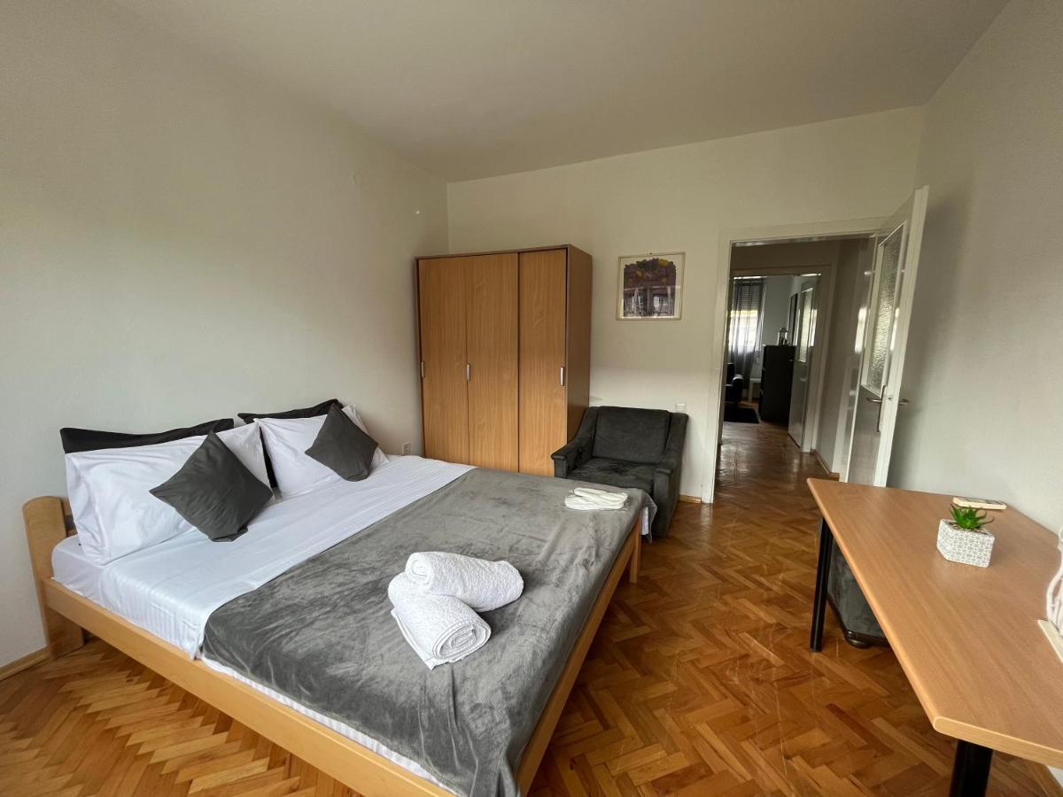 M - Square Private Rooms Skopje Eksteriør bilde