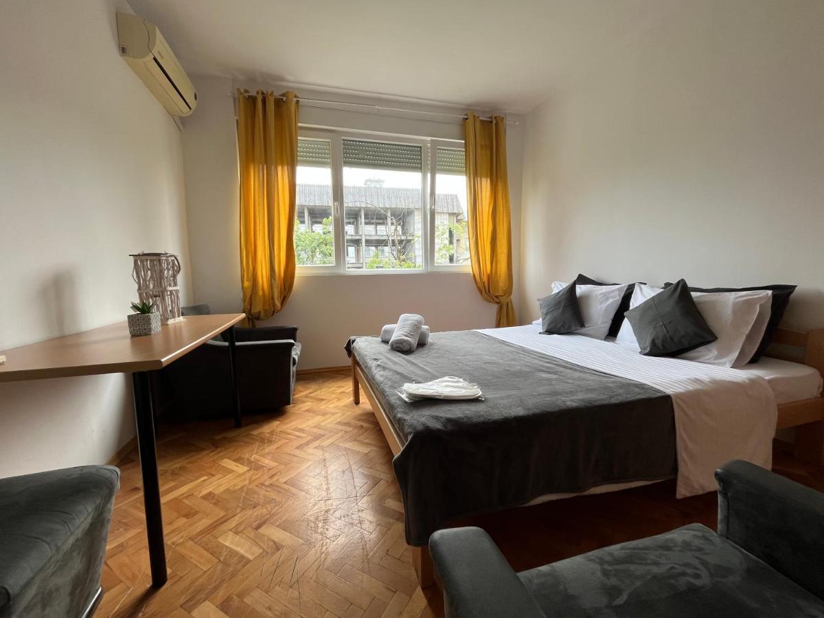 M - Square Private Rooms Skopje Eksteriør bilde